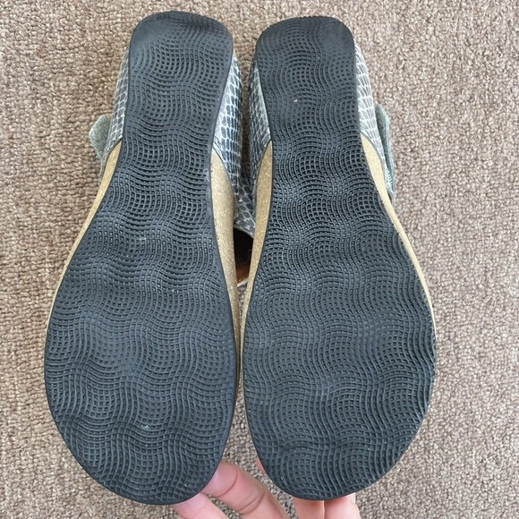Taos comfort thongs cork footbed flip flops leather gray snakeskin reptile 8-8.5 - Picture 6 of 6